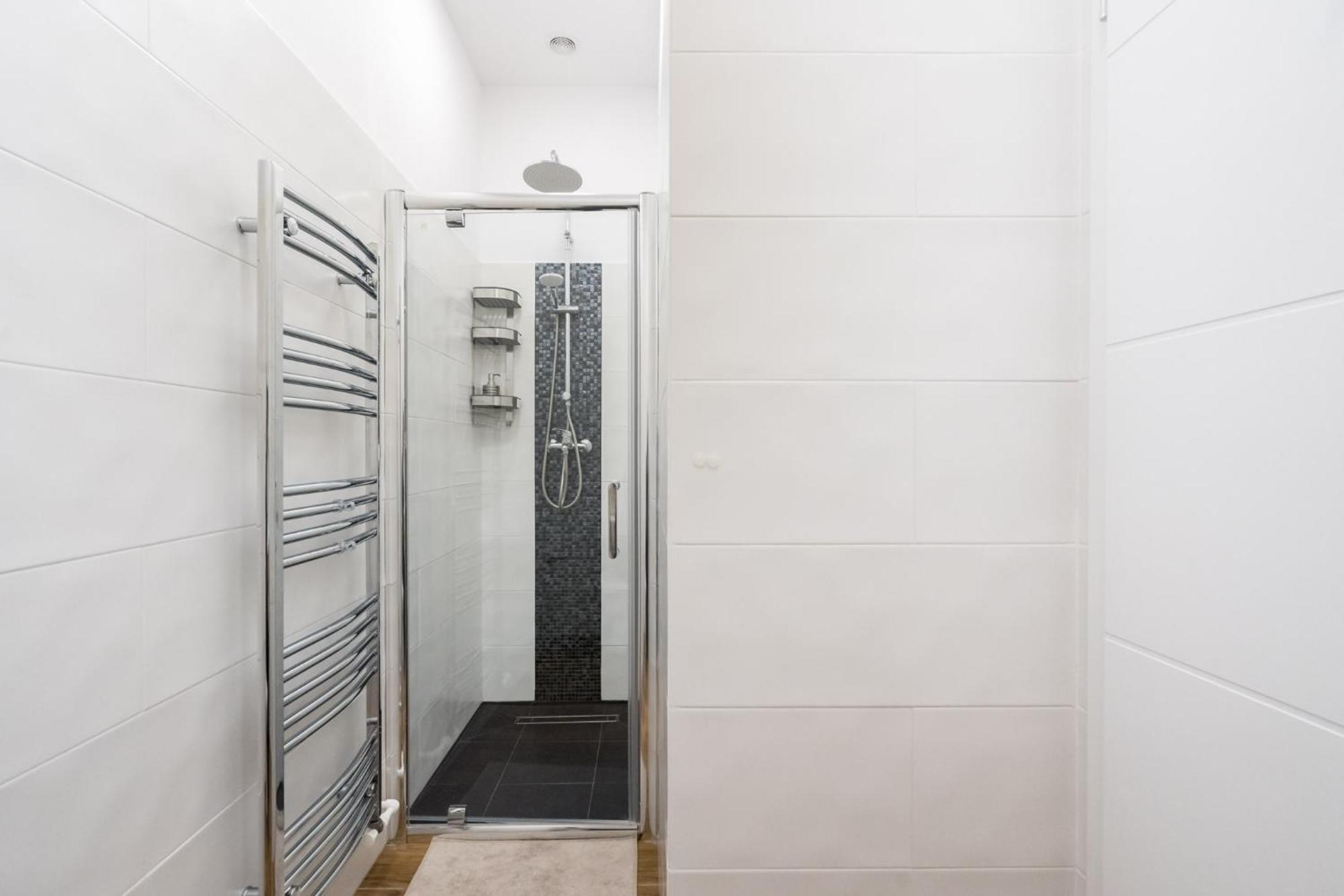 Urban Walls Apartments 5B Bucharest Exterior photo