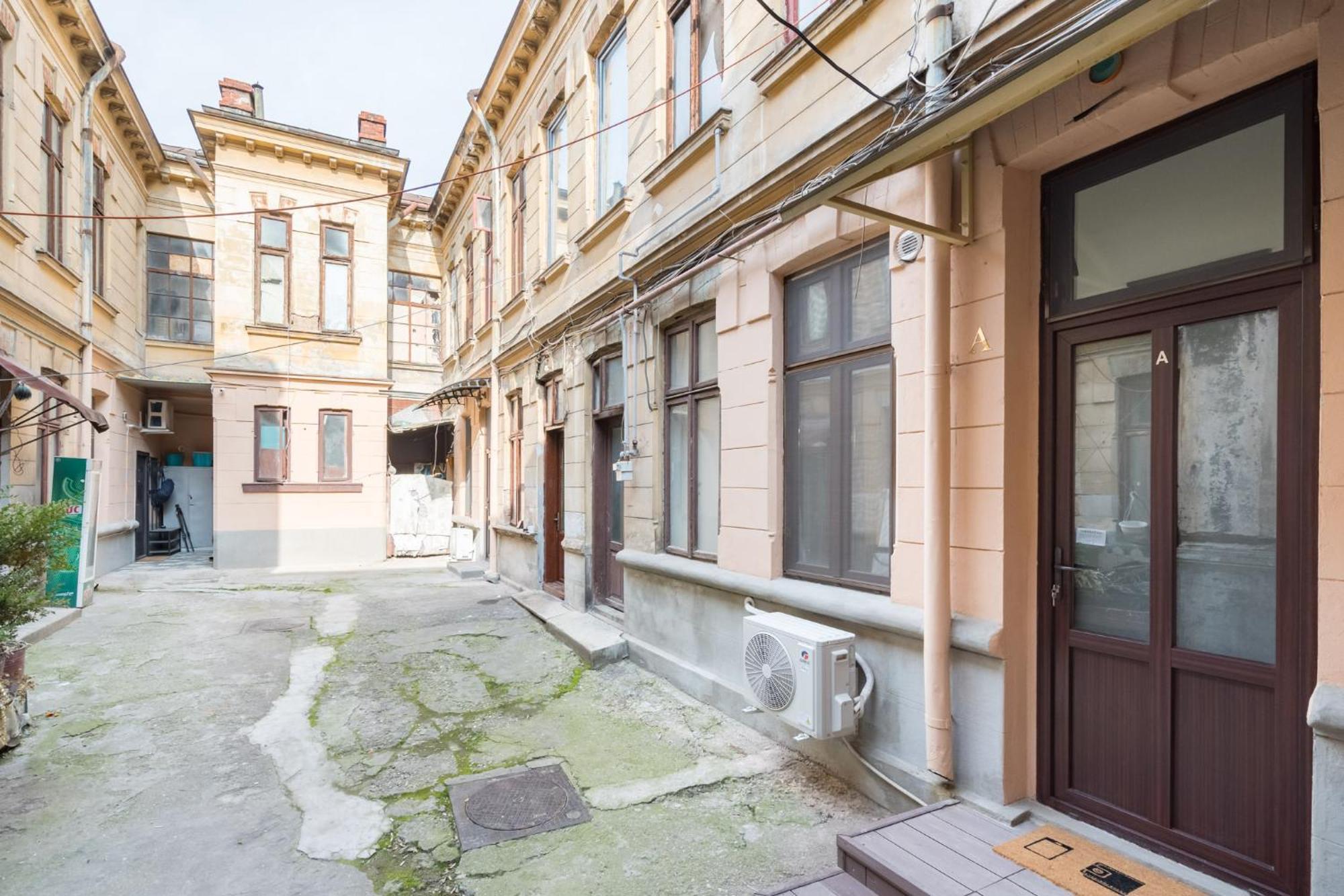 Urban Walls Apartments 5B Bucharest Exterior photo